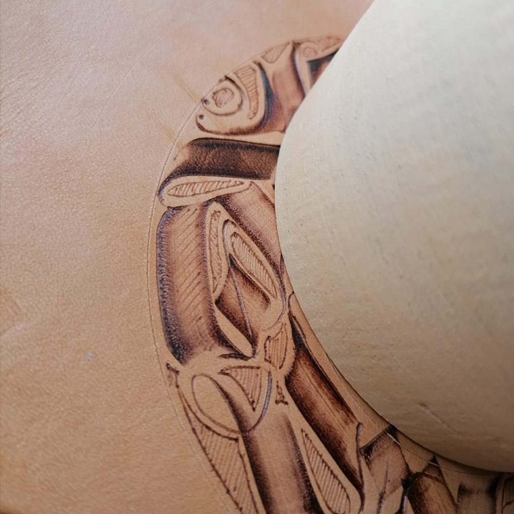 Détail de maroquinerie artisanale